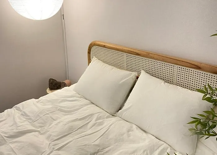 Bed & Breakfast U *